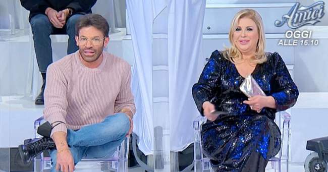 Uomini e Donne shock: Tina contro tutti nel programma