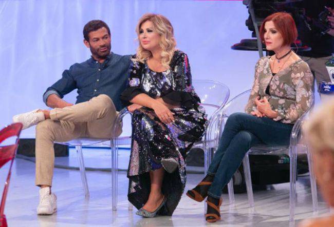 Uomini e Donne: Tinì che fine ha fatto? Ecco gli indizi che fanno sospettare 9 uomini e donne tinì