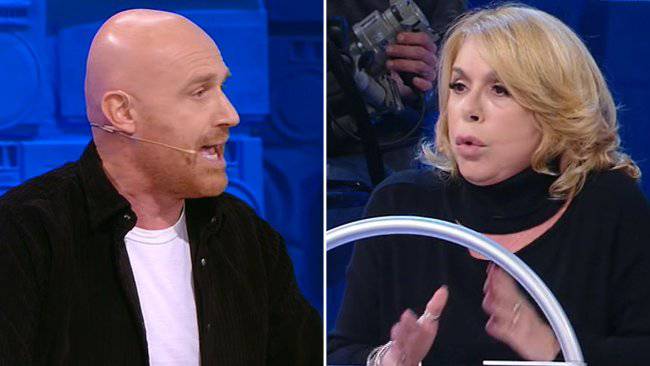 Amici 21 caos in studio: interviene Maria De Filippi 9 amici 21 caos