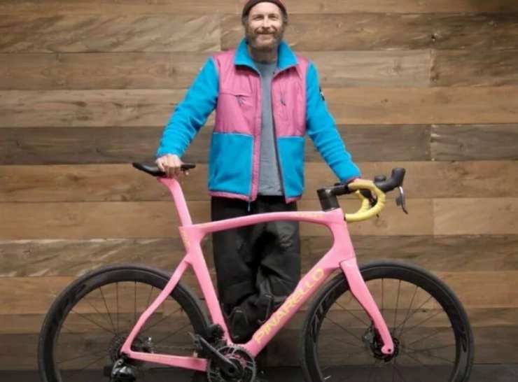 La bici rosa di Jovanotti