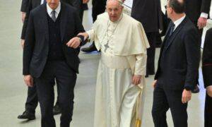 Papa Francesco intervento ginocchio destro 