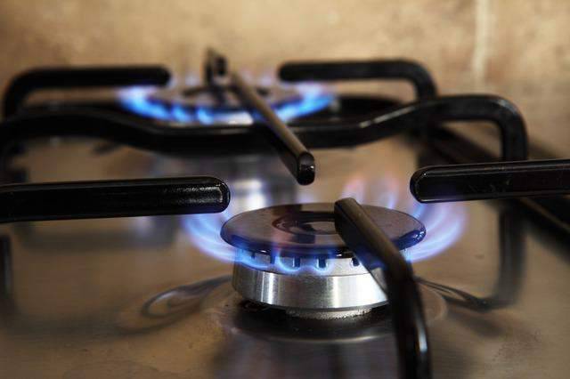 Bollette: arriva il bonus per luce e gas, ecco come funziona