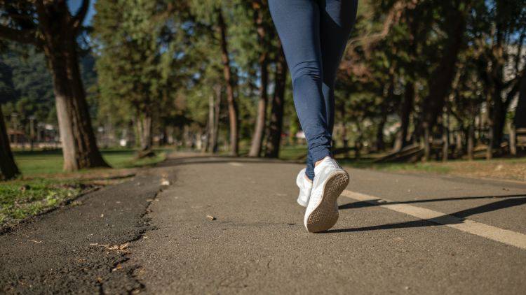 Camminare 15 minuti al giorno: cosa succede al corpo? (Pexels)