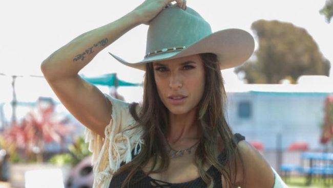 elisabetta canalis costume dettaaglio