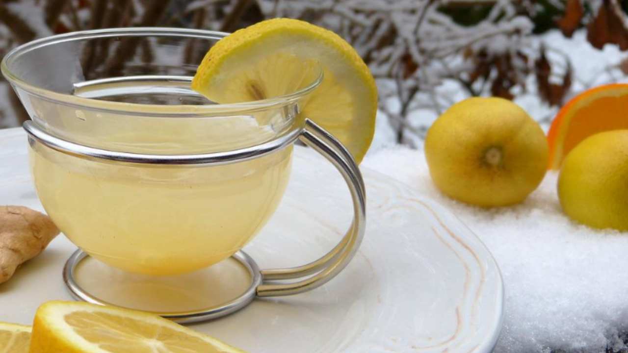 Acqua e limone a stomaco vuoto fa veramente bene? Da non credere!