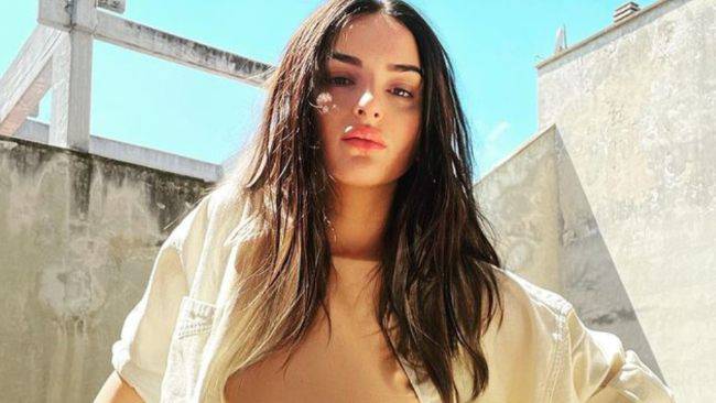 Arisa: ma non porta nulla? La foto ha lasciato tutti i Fan a bocca aperta 8 arisa indossa nulla