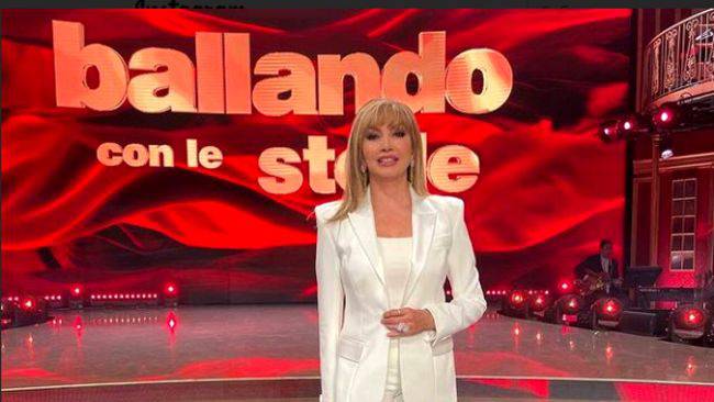 ballando con le stelle conduttrice Mediaset