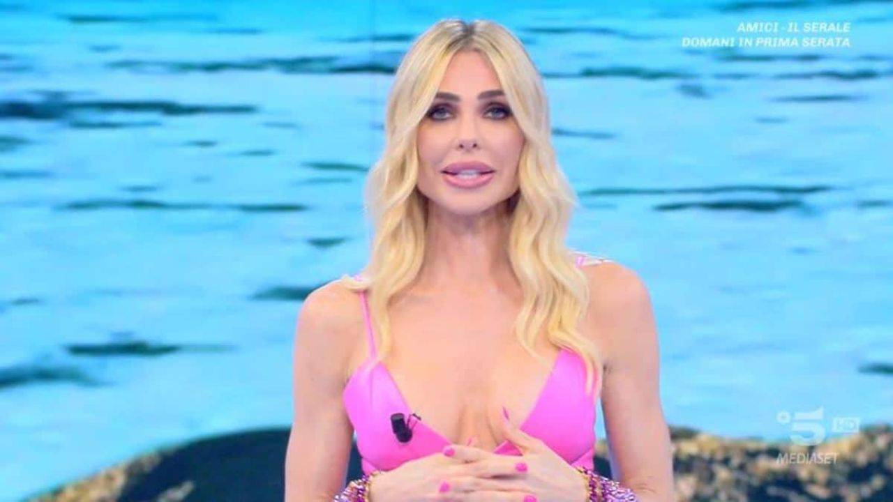 ilary blasi pantaloni top