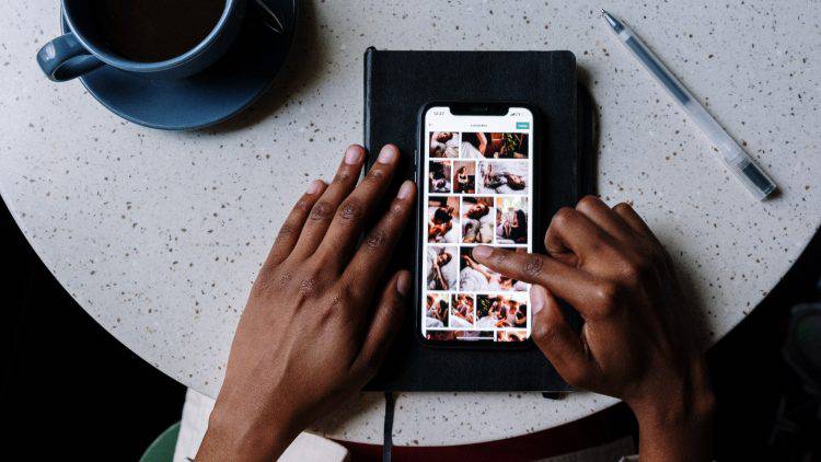 Instagram: spariscono le immagini dal profilo (Pexels)