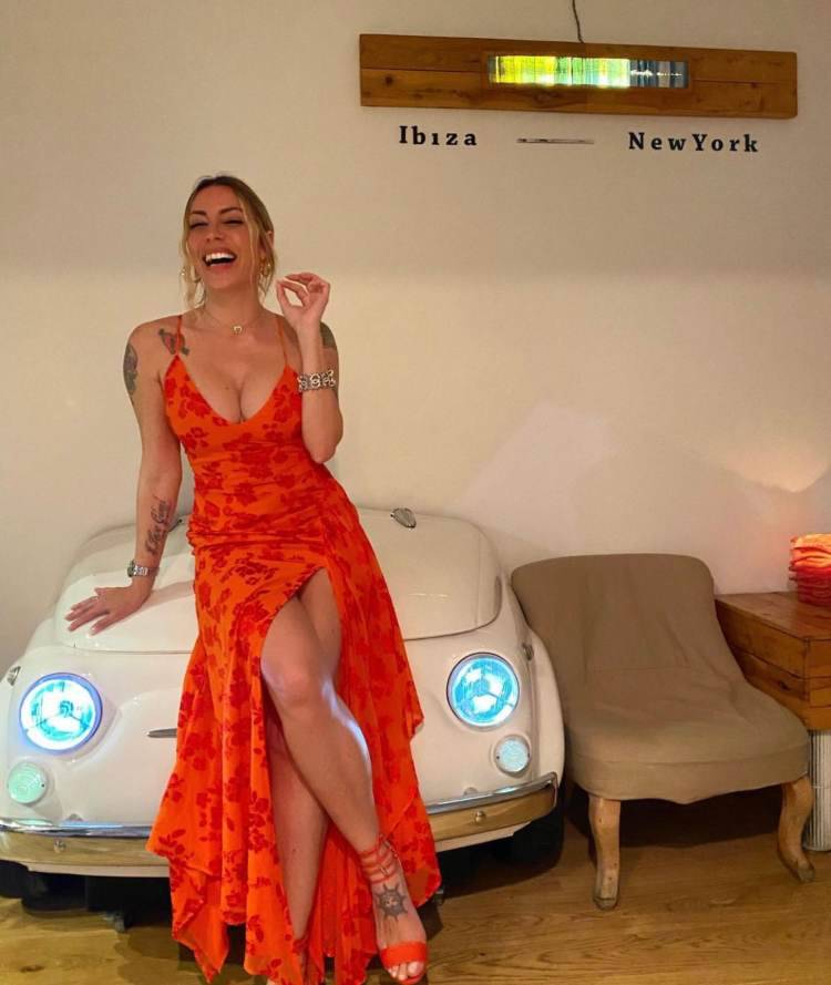 Karina Cascella ad Ibiza (Instagram)