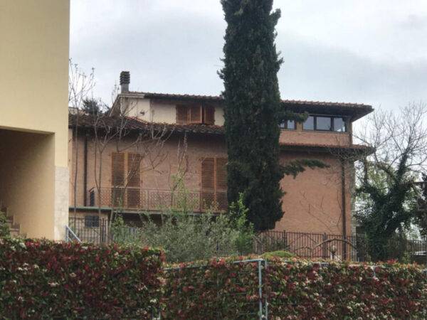 Bimba di 4 anni veglia giorni sulla mamma morta: pensava stesse dormendo Bimba di 4 anni veglia giorni sulla mamma morta: pensava stesse dormendo