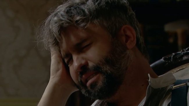 una vita felipe si sente male