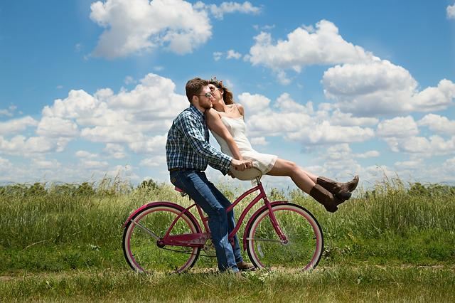Oroscopo: amore alle stelle per questi 4 segni (pixabay)