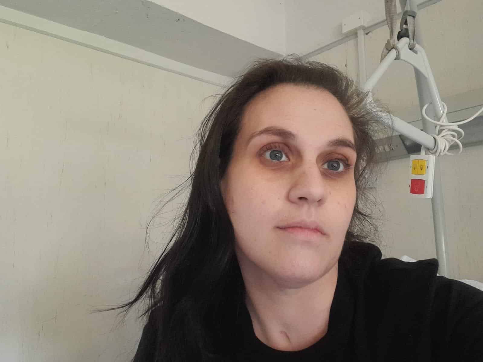 Angela rivede i figli dopo 7 mesi: desiderava dimagrire ed era finita in coma Angela rivede i figli dopo 7 mesi: desiderava dimagrire ed era finita in coma