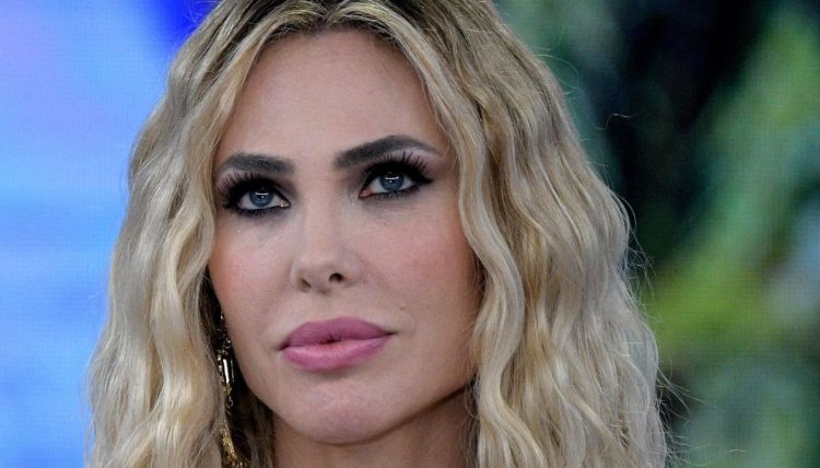 Ilary Blasi (DiLei)