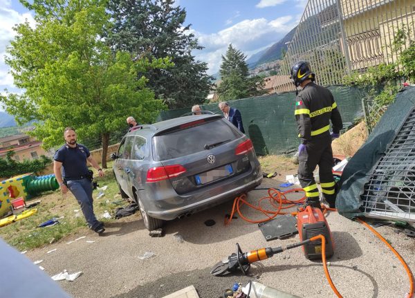 L’Aquila, auto senza freno a mano precipitata dentro l’asilo: nessuno pagherà per la morte del piccolo Tommaso 6 incidente.asilo .aquila leggilo.org 28.7.22 scaled e1659020890203