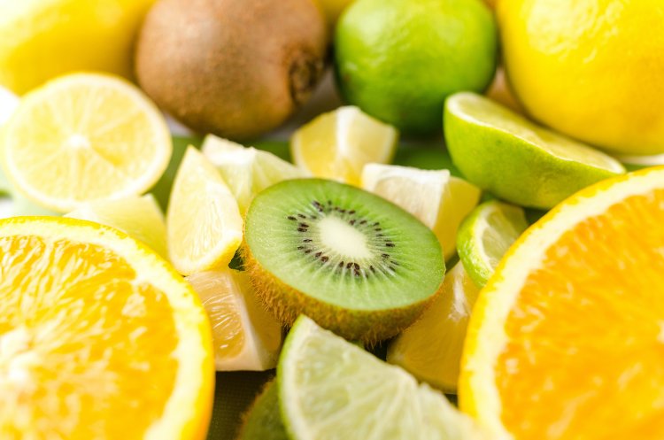 Kiwi e agrumi, perfetti per l'abbronzatura (Pexels)