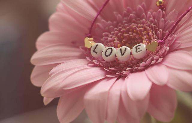 Oroscopo: i segni che amano l'amore proibito sono loro