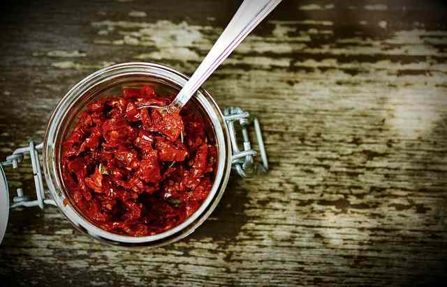 Pomodori secchi sott'olio: la ricetta veloce che funziona!