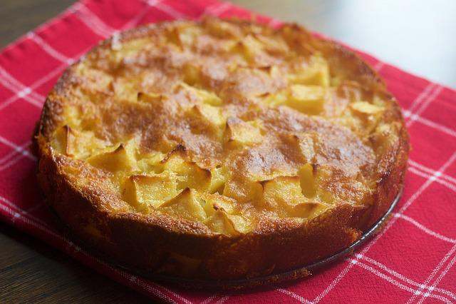 Torta di mele senza impasto: veloce e da leccarsi i baffi