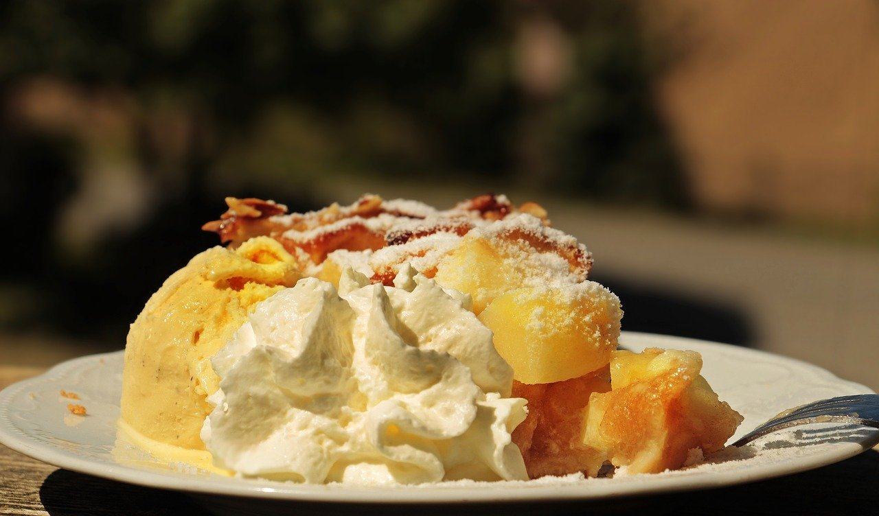 Torta di mele senza impasto: veloce e da leccarsi i baffi