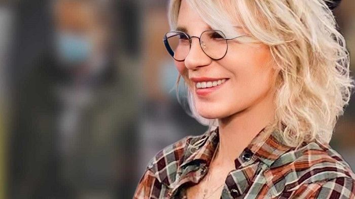 Maria De Filippi: ecco il motivo per il quale conduce da seduta