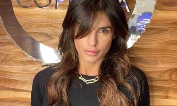 Elisabetta Canalis stivali frange 