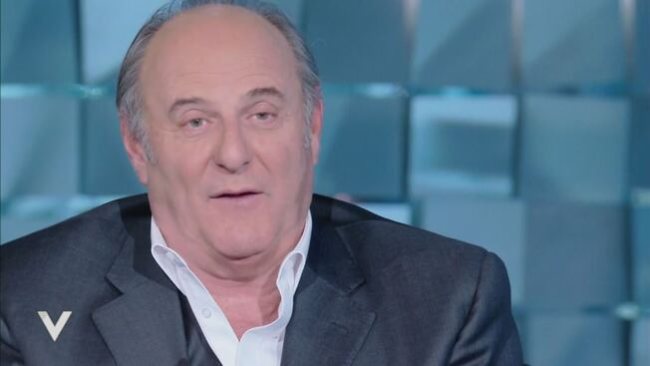 gerry scotti titolo studio