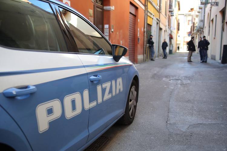 Alessandra, qualcuno l'ha attesa sotto casa a Bologna e l'ha presa a martellate, fino ad ucciderla 9 polizia 24082022 leggilo.org