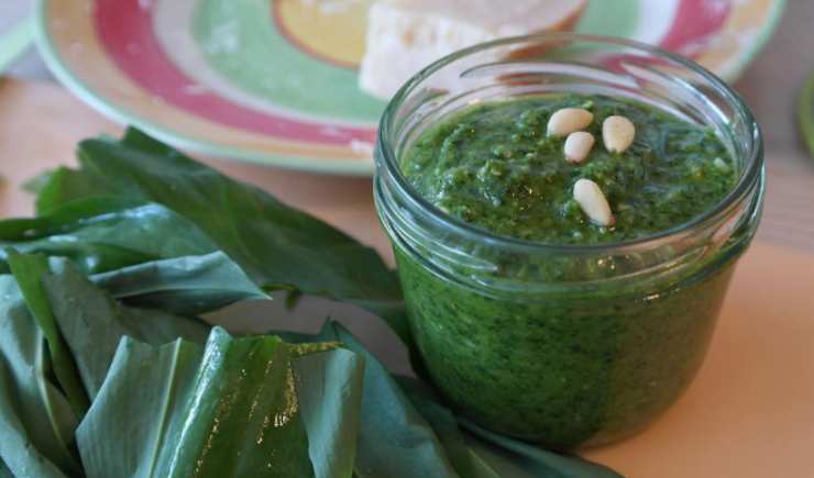 si trovano delle confezioni del pesto al cui interno non contengono affatto i pinoli