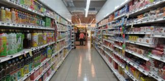 A volte i prezzi dei prodotti al supermercato e tutte le offerte esposte per attirare il consumatore