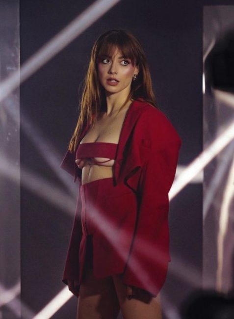 Annalisa: il top non nasconde nulla, anzi 9 annalisa top
