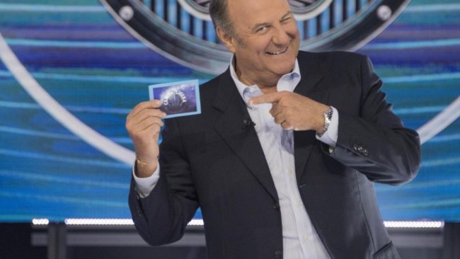 gerry scotti quanto guadagna caduta libera