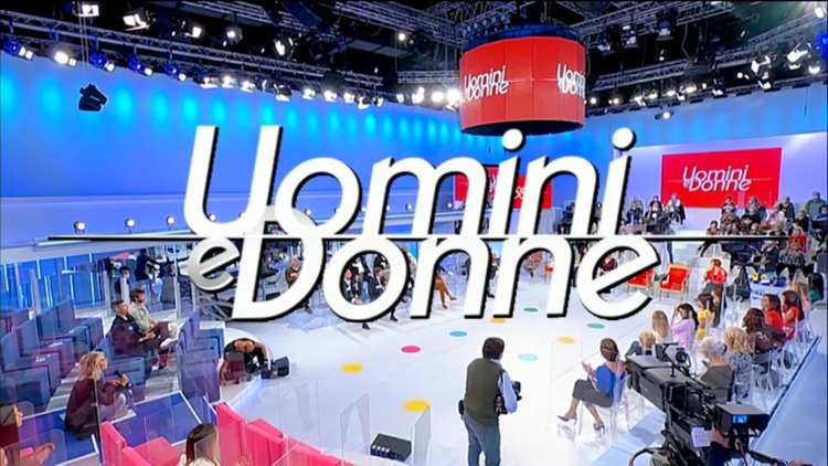 Uomini e Donne, ex tronista mostra le smagliature (Wikipedia)