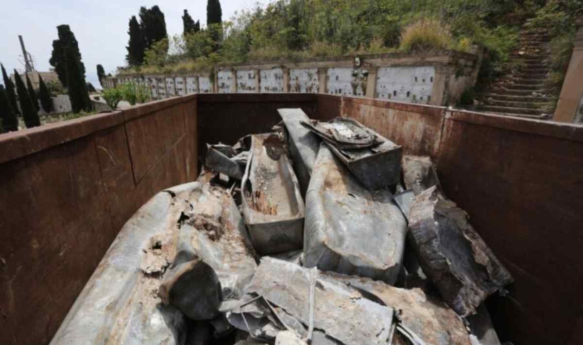 Bare insepolte al cimitero di Palermo 