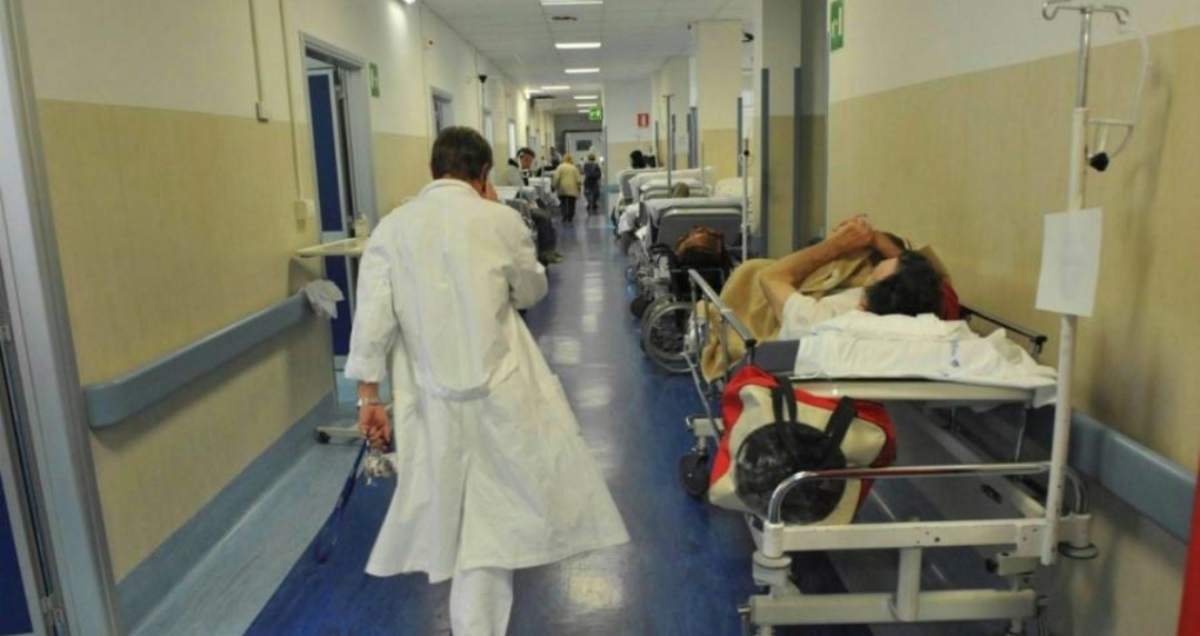 Trova il padre morto in ospedale 