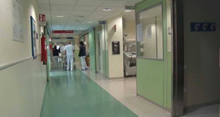 Trova padre morto in ospedale 