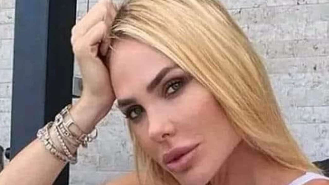 Ilary Blasi messa da parte foto bomba