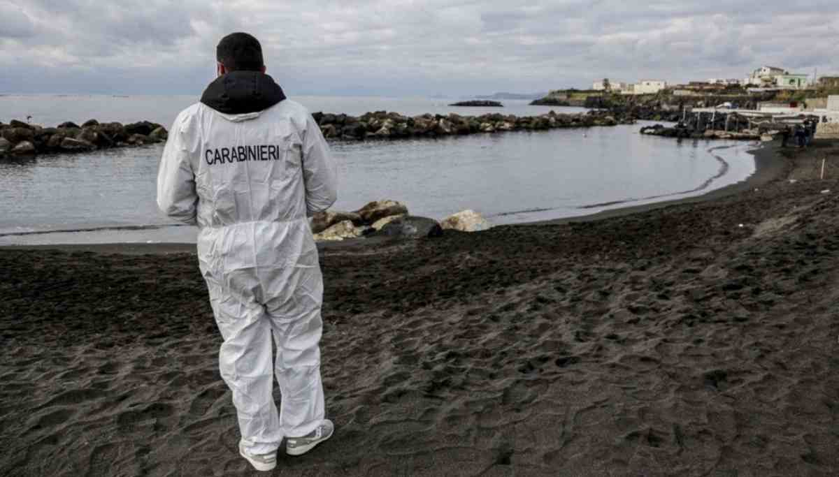 Uccide figlio Napoli 