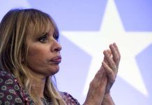 Alessandra Mussolini rifiuta il passaporto
